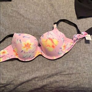 NWT Victoria’s Secret Pink lightly lined bra